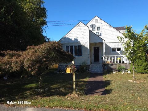Photo of 119 Rugby Drive E, Shirley, NY 11967 (MLS # 915360)