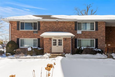 Photo of 294 Edmunton Drive #K18, North Babylon, NY 11703 (MLS # 957863)