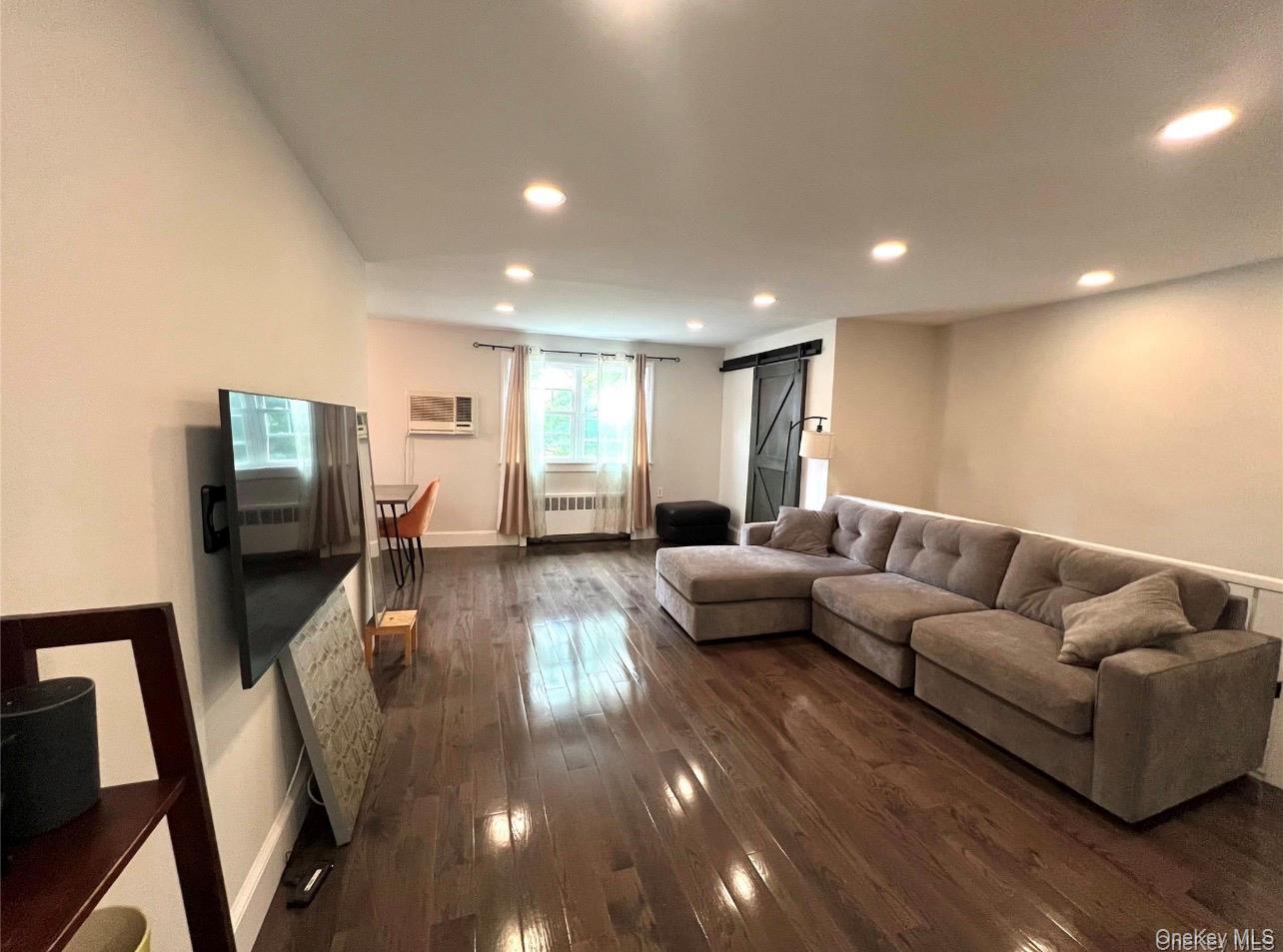 224-33 Kingsbury Avenue B