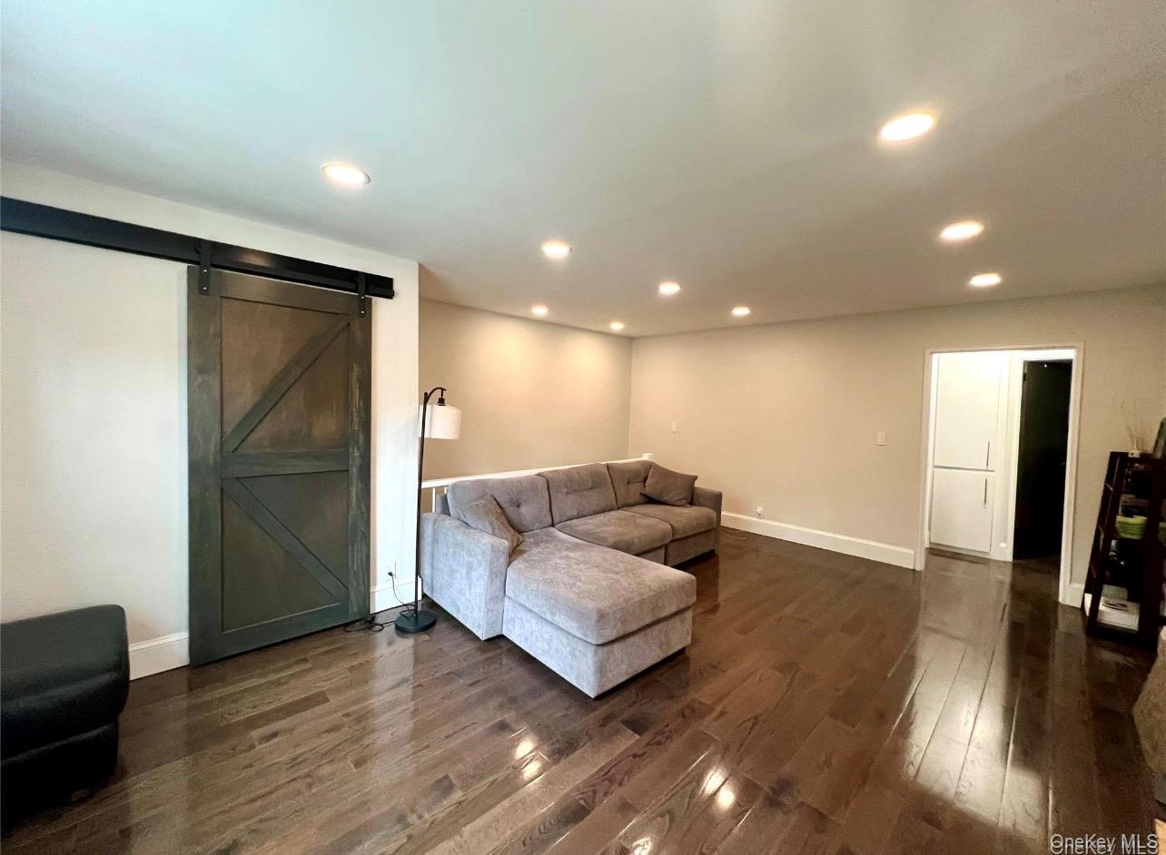 224-33 Kingsbury Avenue B