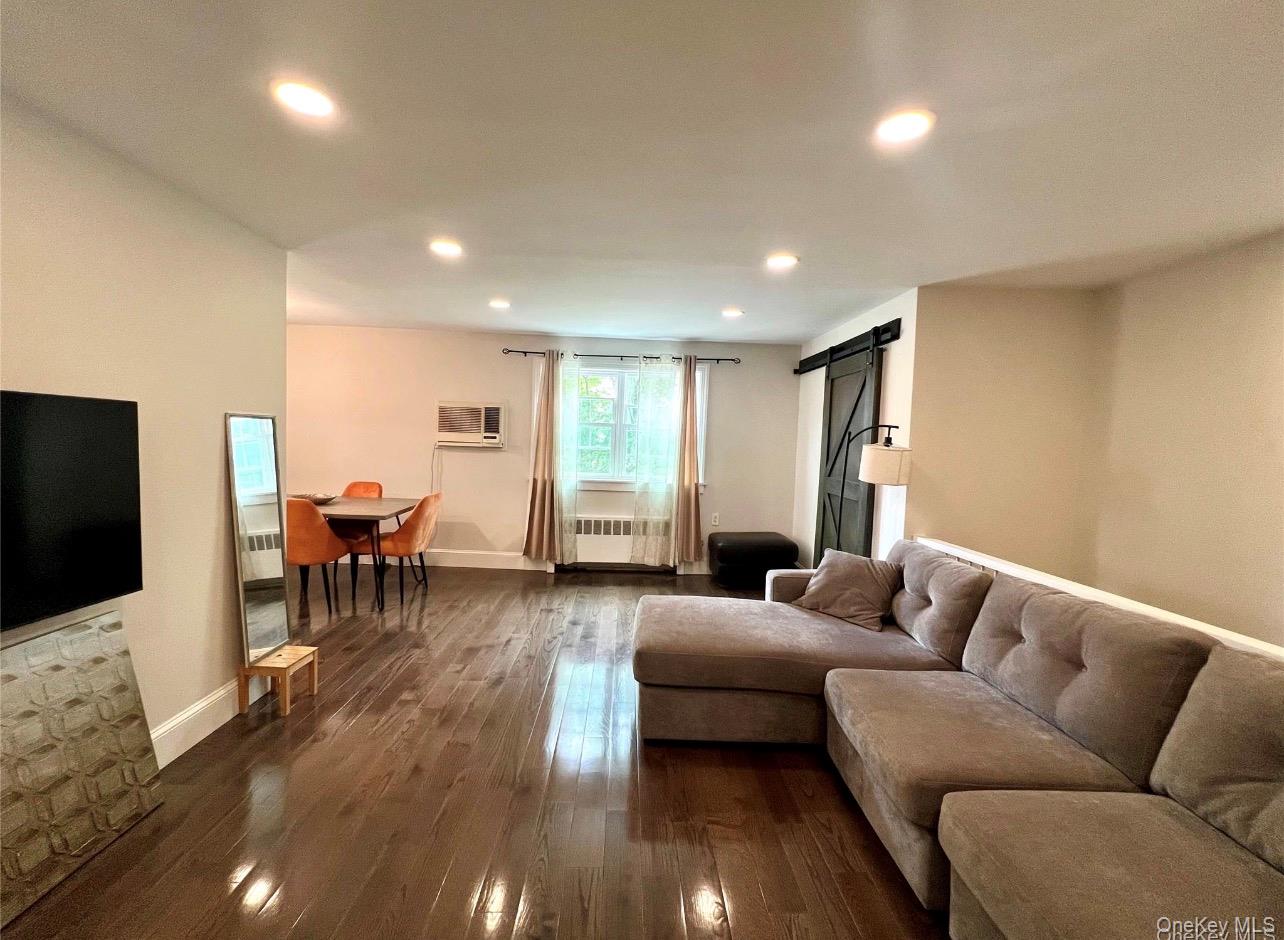 224-33 Kingsbury Avenue B