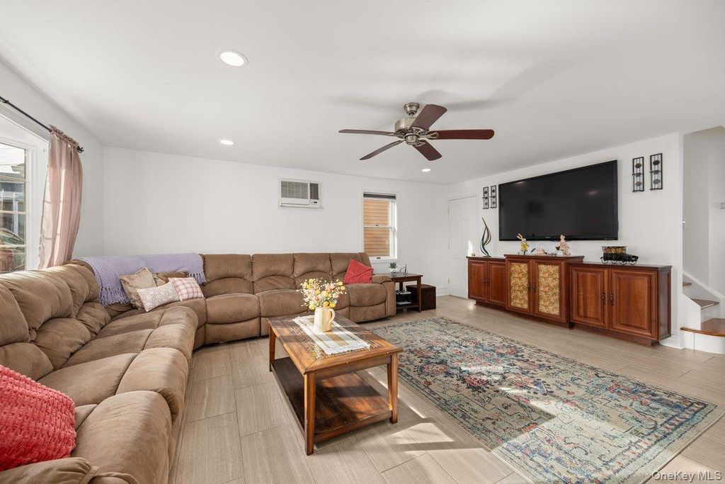 Photo of 19 W 13th Road, Broad Channel, NY 11693 (MLS # 956409)