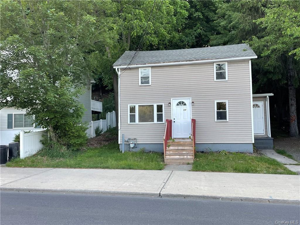 Wawayanda Avenue, Middletown, New York - 3 Bedrooms  
2 Bathrooms  
6 Rooms - 