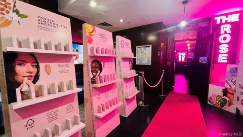 - 25th Street New York (Manhattan) NY 10001