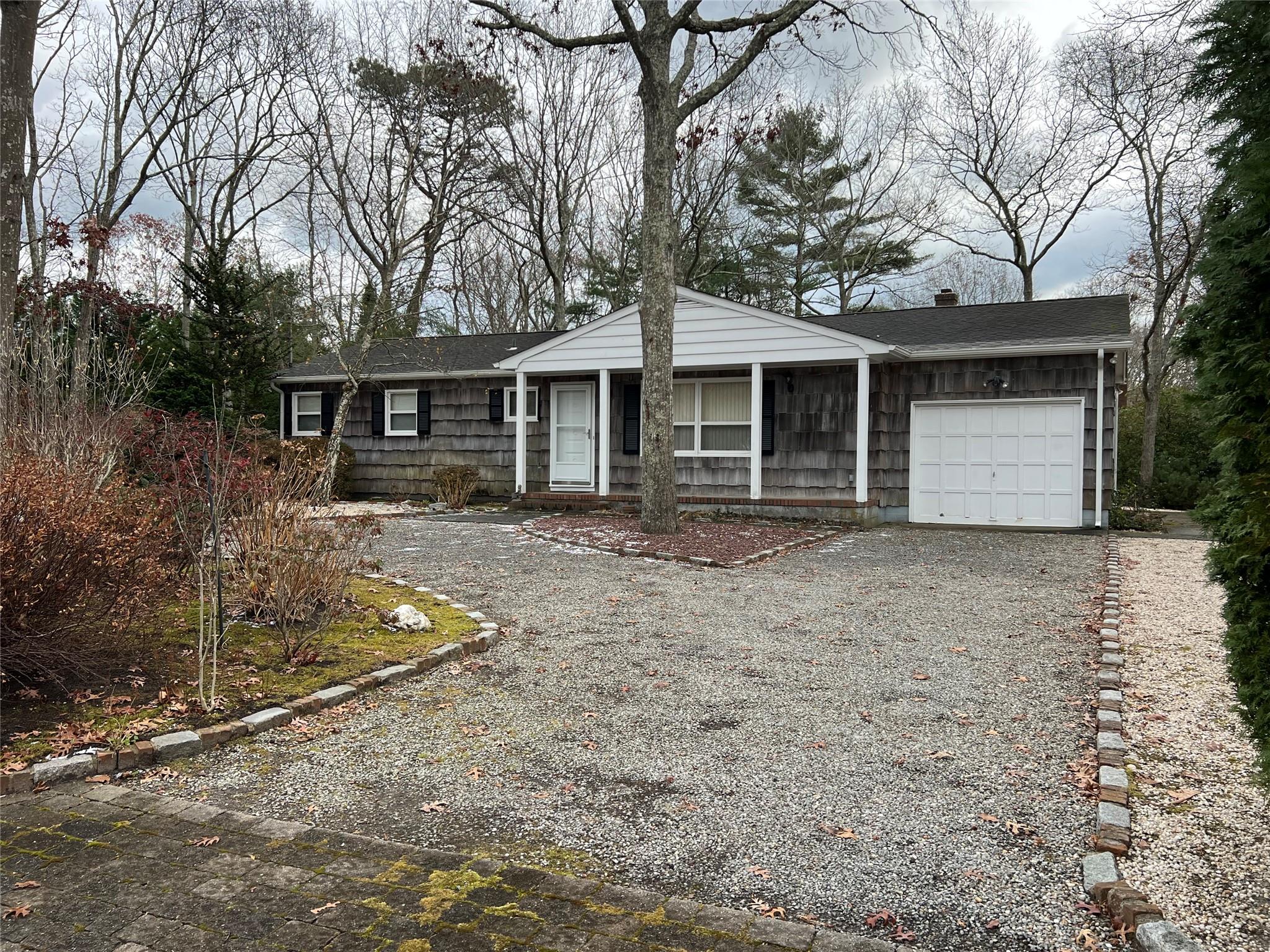 Oakwood Road, Hampton Bays, Hamptons, NY - 3 Bedrooms  
2 Bathrooms - 