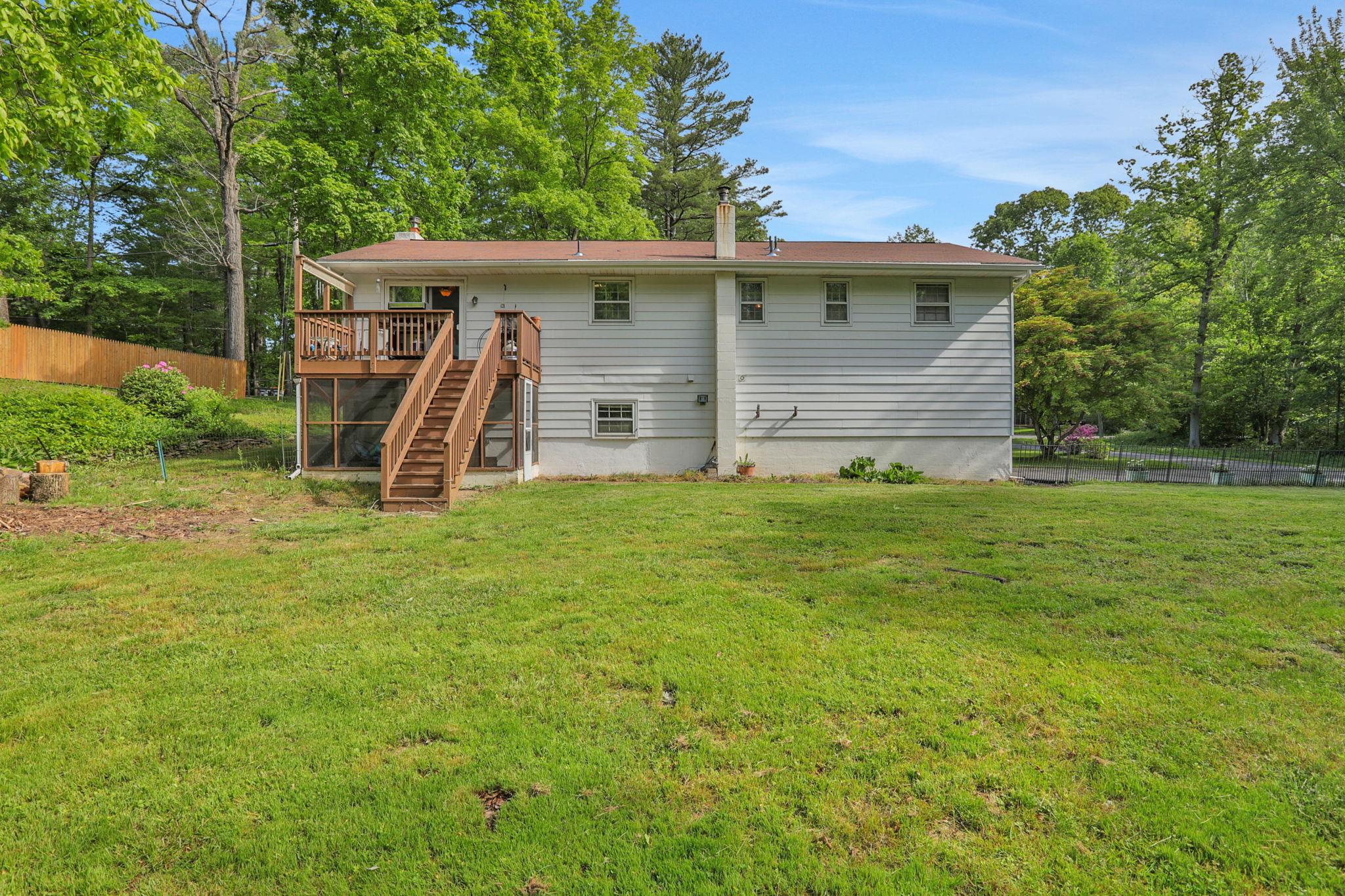 33 Greentree Drive, Hyde Park, New York image 5