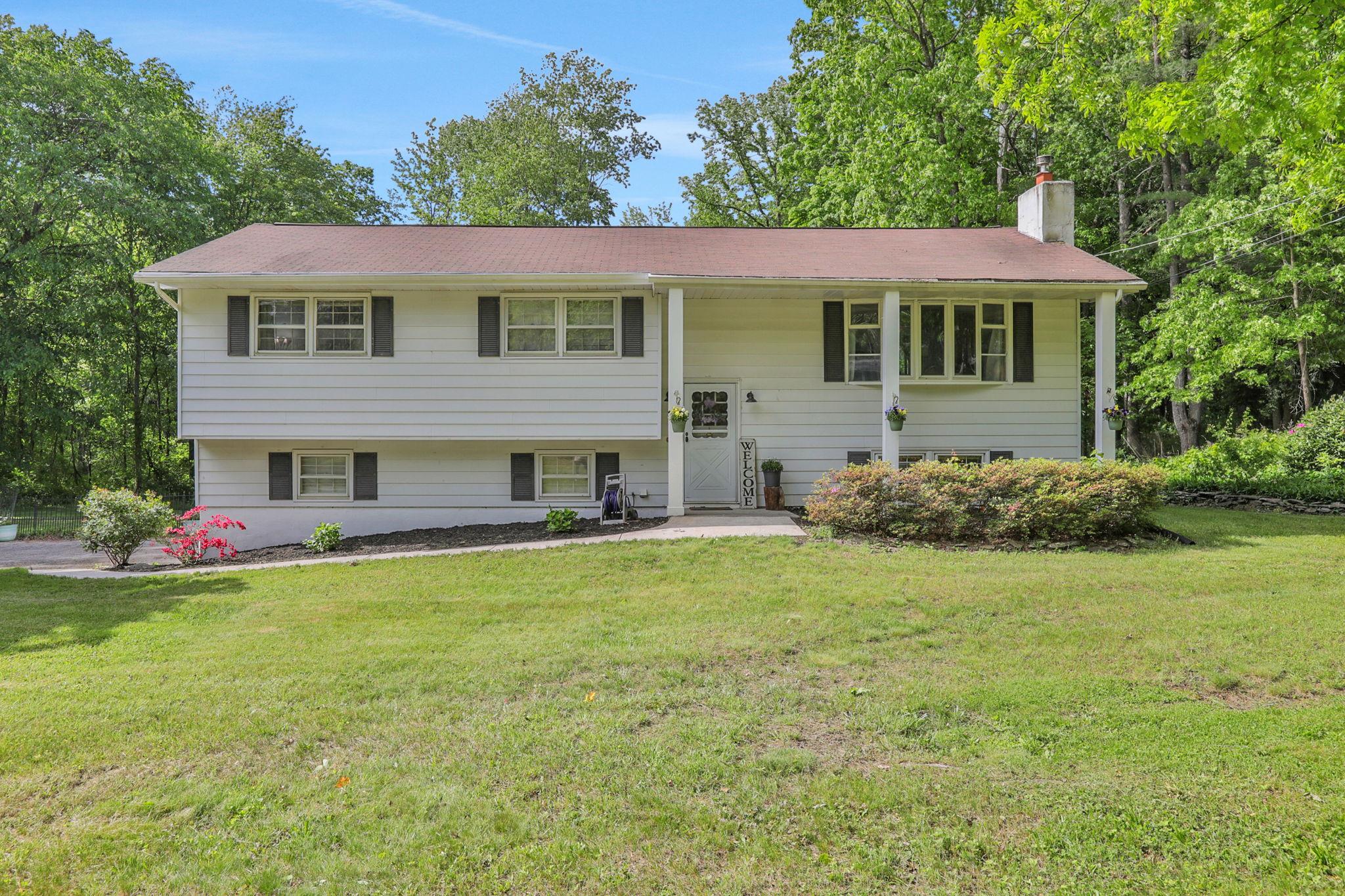 33 Greentree Drive, Hyde Park, New York image 2