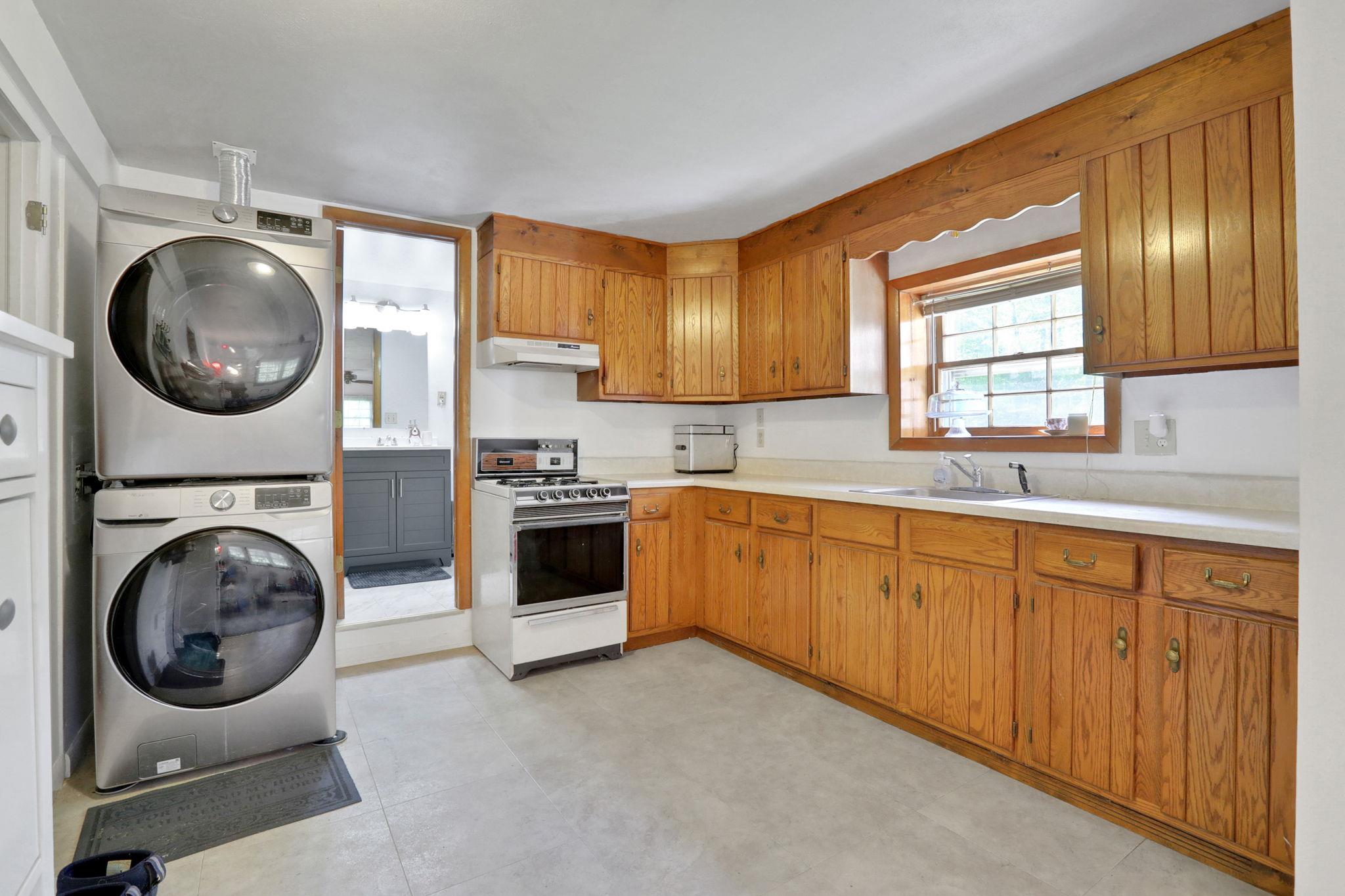 33 Greentree Drive, Hyde Park, New York image 33
