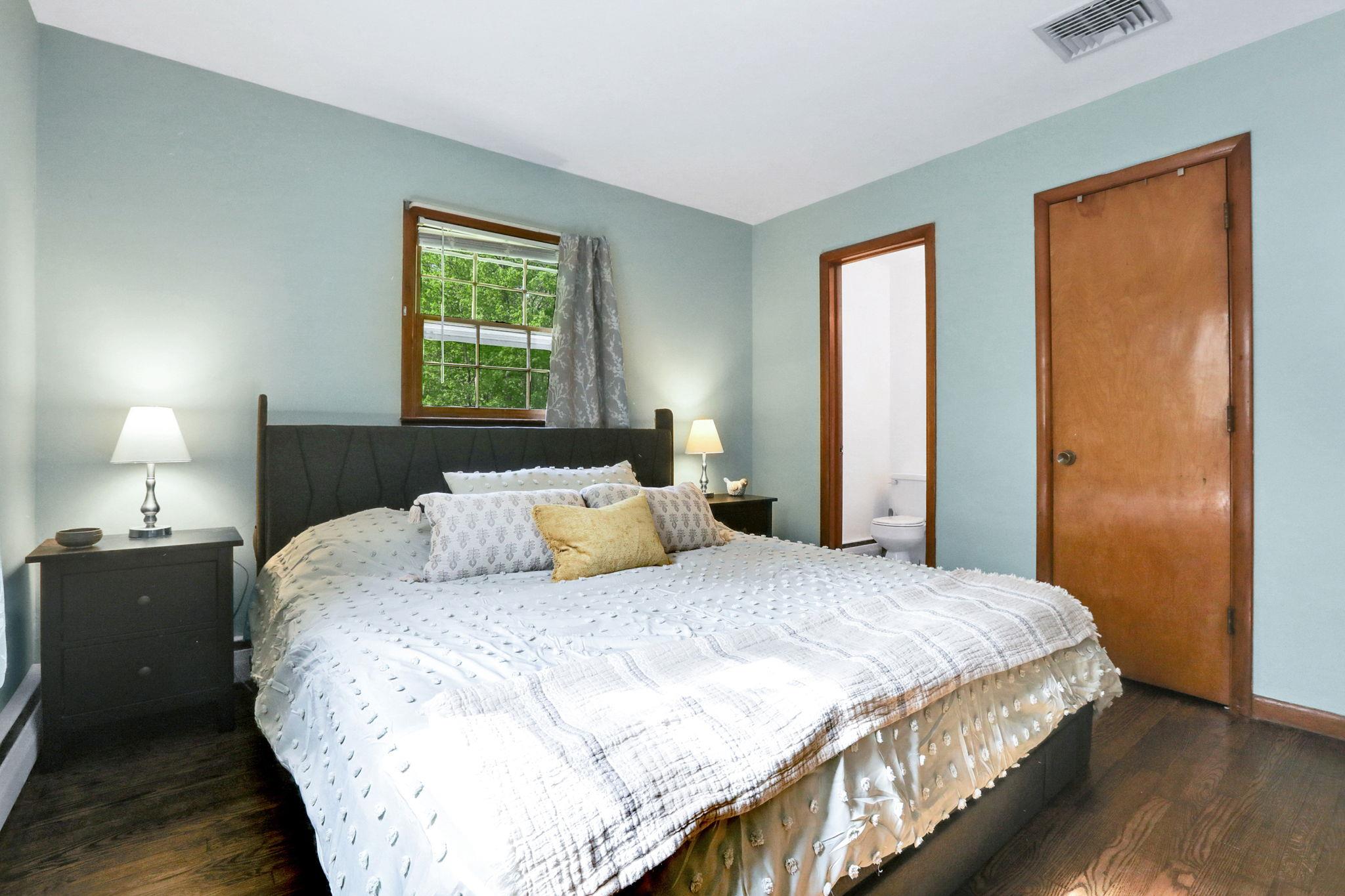 33 Greentree Drive, Hyde Park, New York image 10