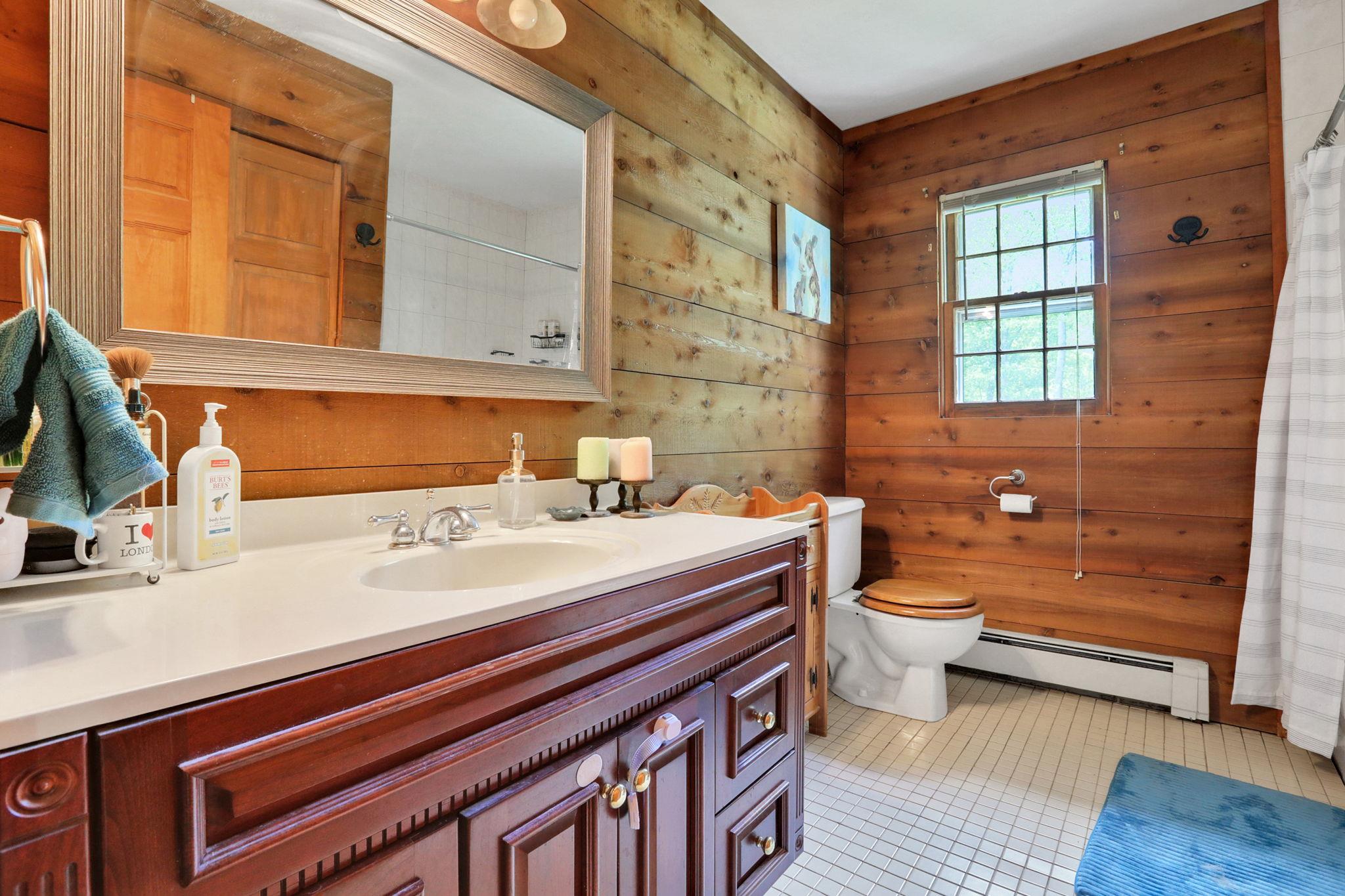 33 Greentree Drive, Hyde Park, New York image 15