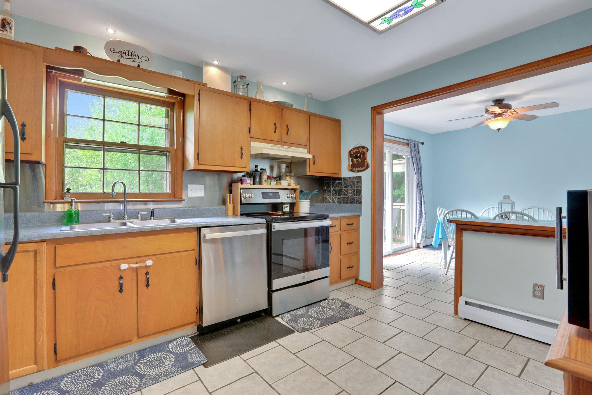 33 Greentree Drive, Hyde Park, New York image 28