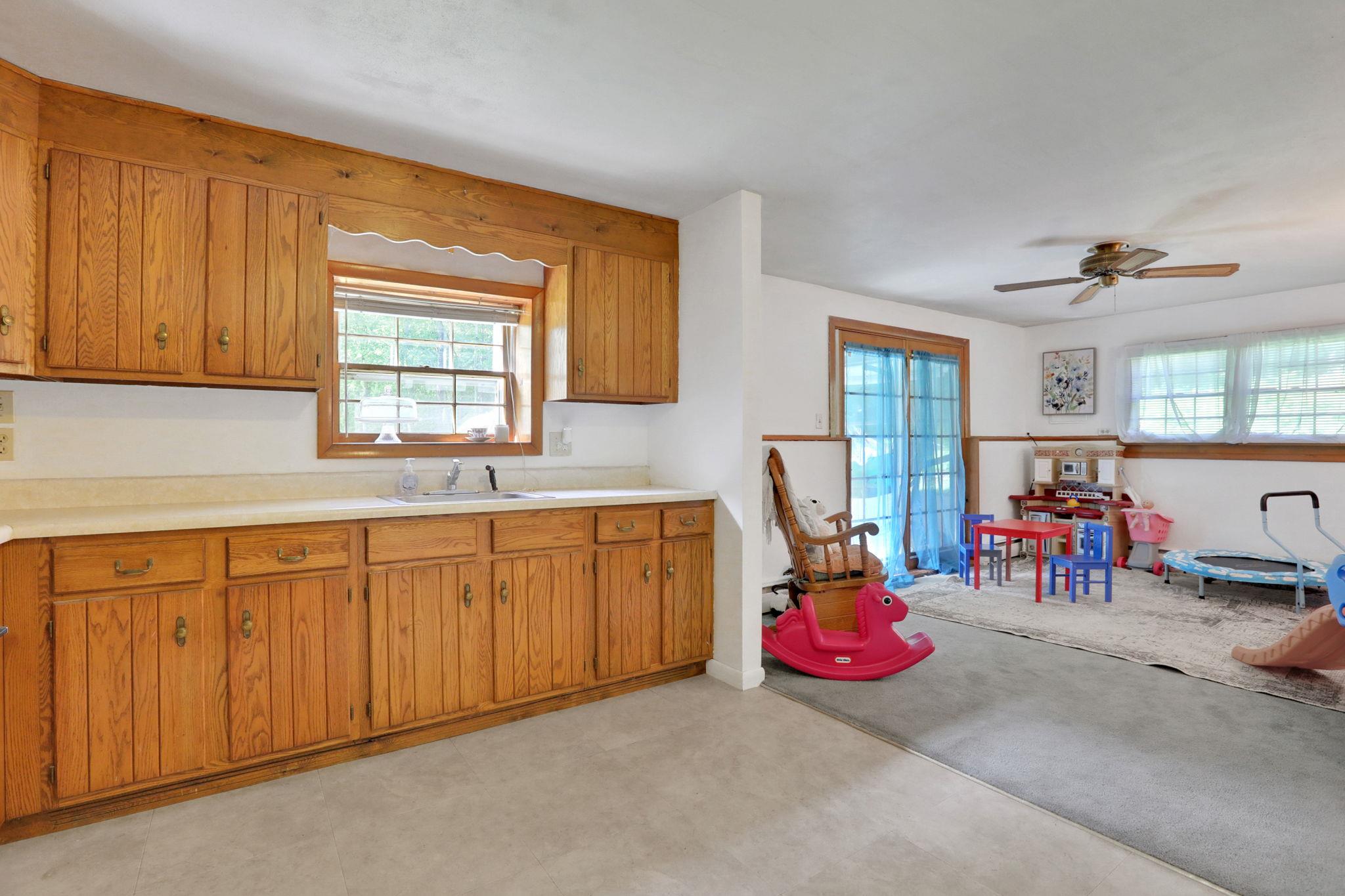 33 Greentree Drive, Hyde Park, New York image 34