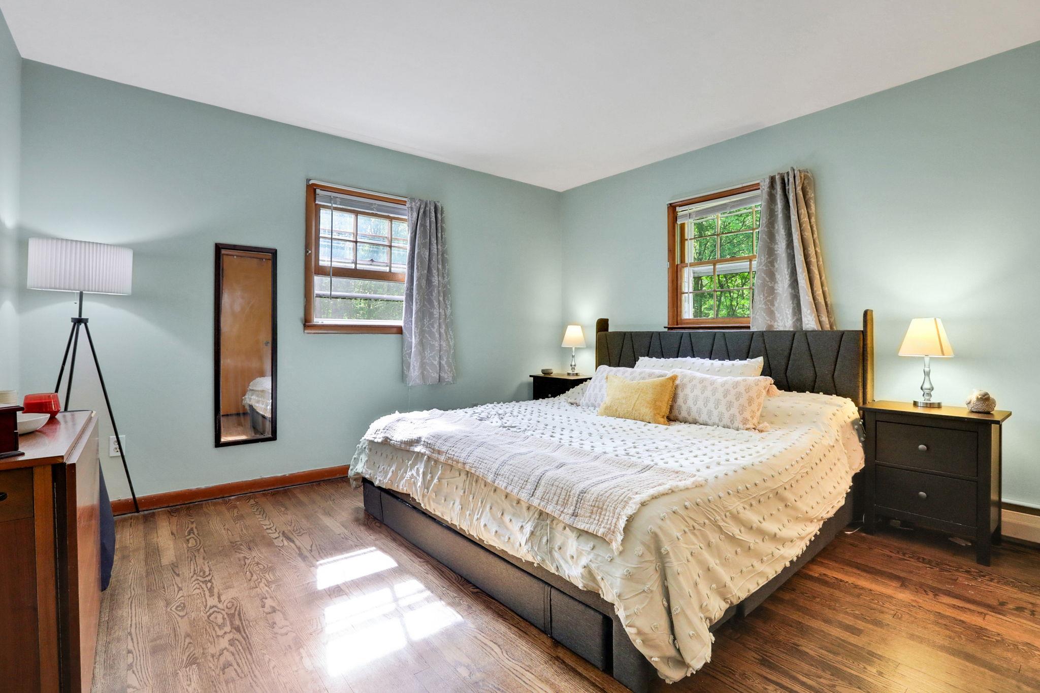 33 Greentree Drive, Hyde Park, New York image 9
