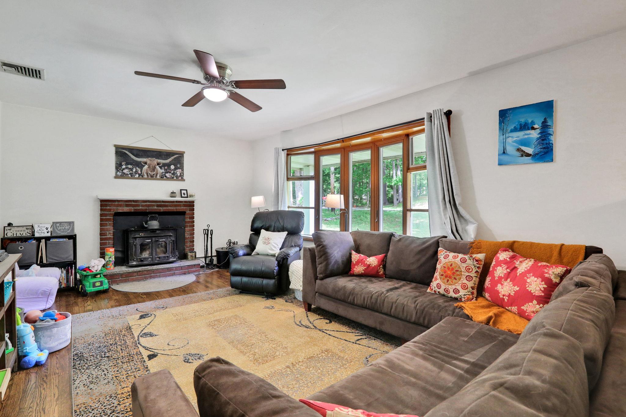 33 Greentree Drive, Hyde Park, New York image 20
