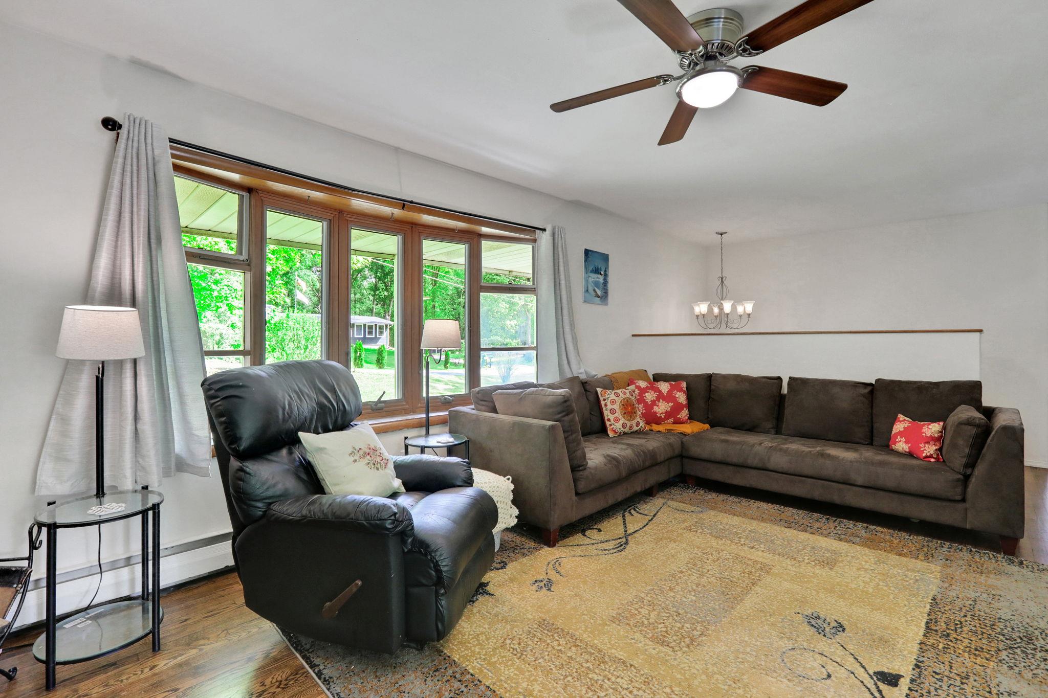 33 Greentree Drive, Hyde Park, New York image 18