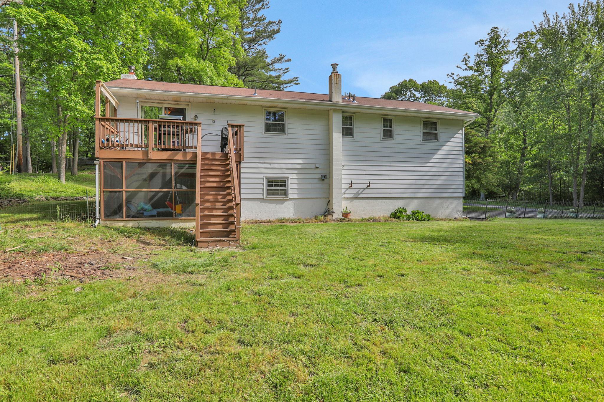 33 Greentree Drive, Hyde Park, New York image 6
