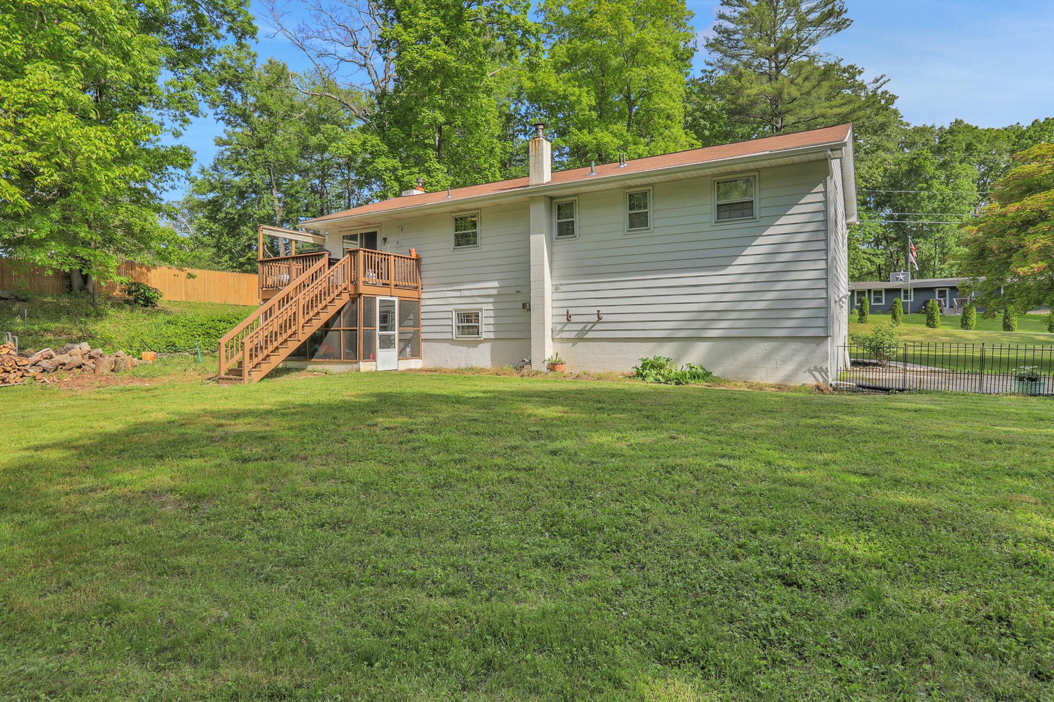 33 Greentree Drive, Hyde Park, New York image 7