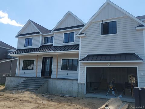 Homes For Sale - 39 Leewater Avenue<br/> Massapequa, NY 11758