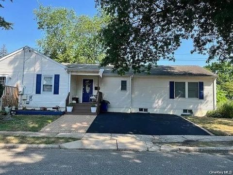 301 Laurel Road Northport NY 11768