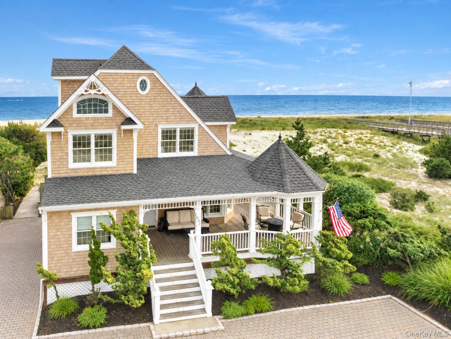 697 Dune Road