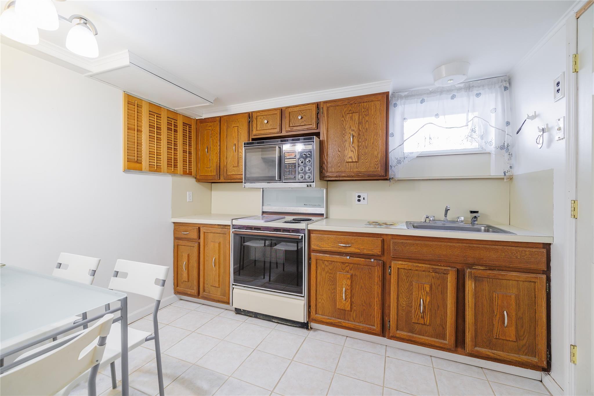 2760 Academy Street, Oceanside, New York image 27