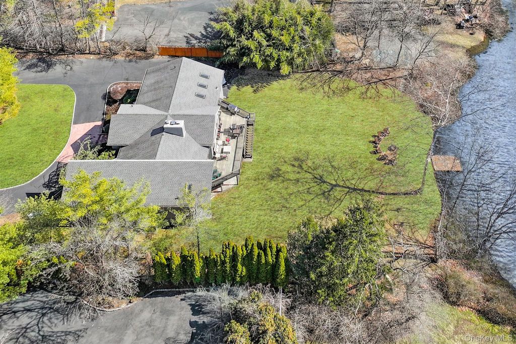 Photo of 286 S Mountain Road, New City, NY 10956 (MLS # 966007)