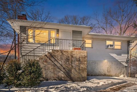 Homes For Sale - 10 Orient Place<br/> Putnam County, Patterson, NY 12563