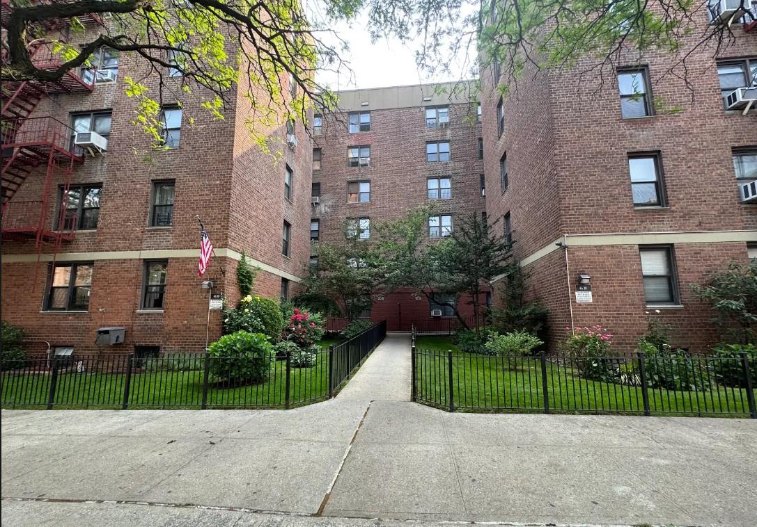 108 Street E6, Forest Hills, Queens, NY - 1 Bedrooms  
1 Bathrooms  
4 Rooms - 