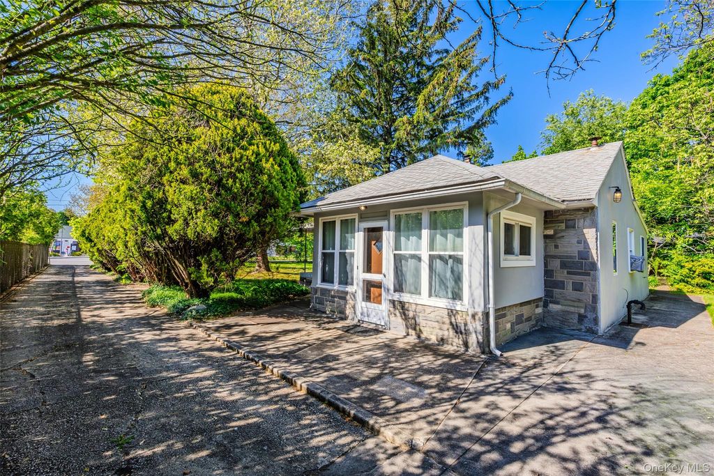 Photo of 108 Claremont Street, Deer Park, NY 11729 (MLS # 1004620)