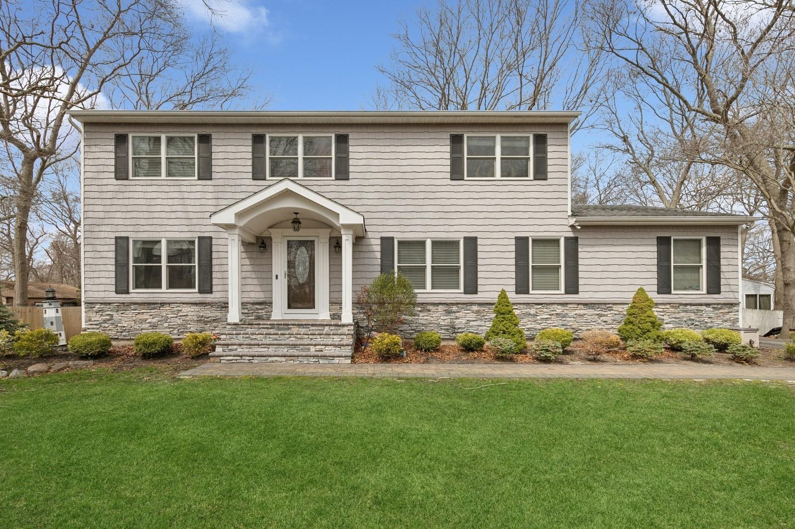 5 Gerta Court, Selden, New York image 1