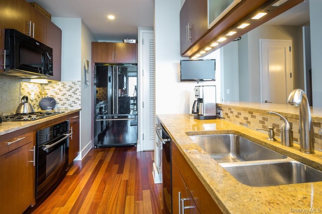 175 Huguenot Street 1604/1605