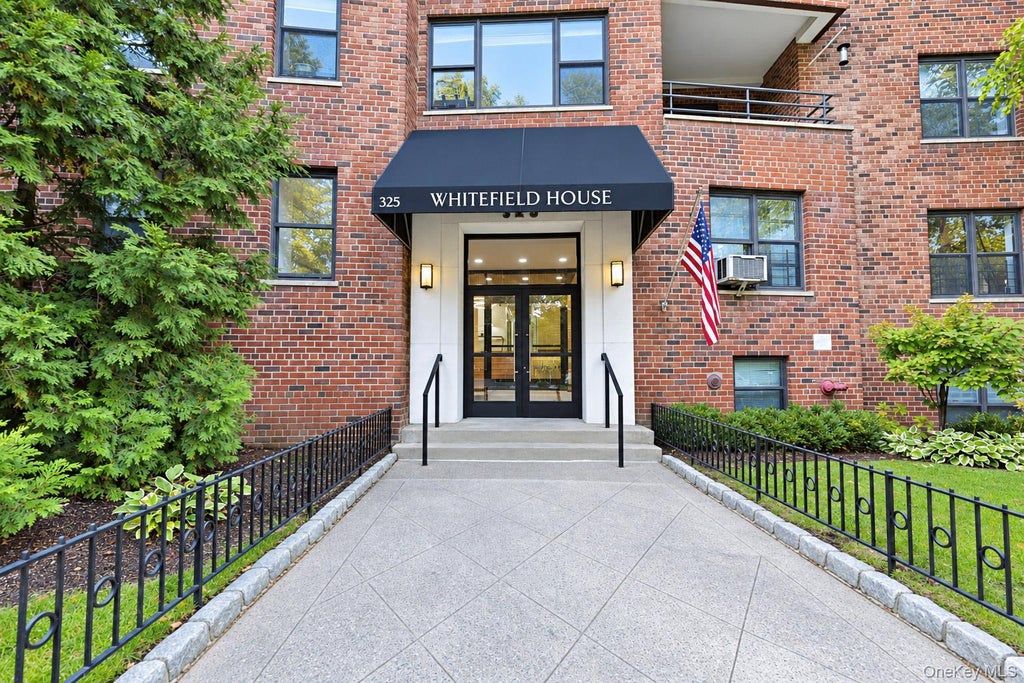 Photo of 325 Main Street #2G, White Plains, NY 10601 (MLS # 1063145)