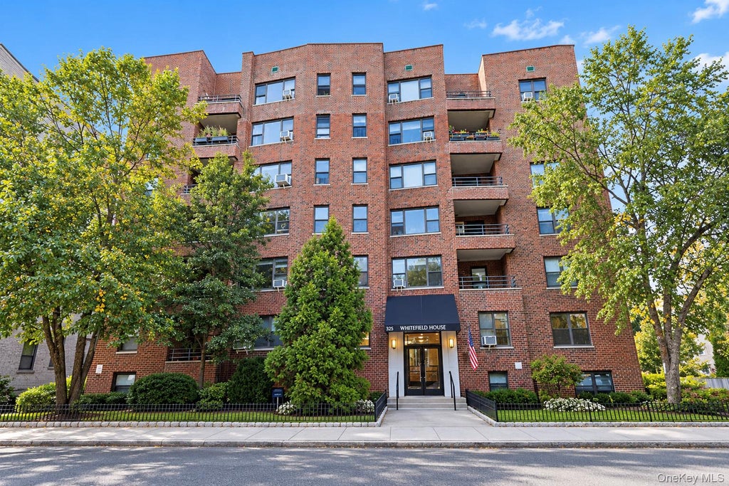 Photo of 325 Main Street #2G, White Plains, NY 10601 (MLS # 1063145)