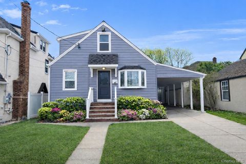 Homes For Sale - 268 Spruce Street<br/> West Hempstead, NY 11552