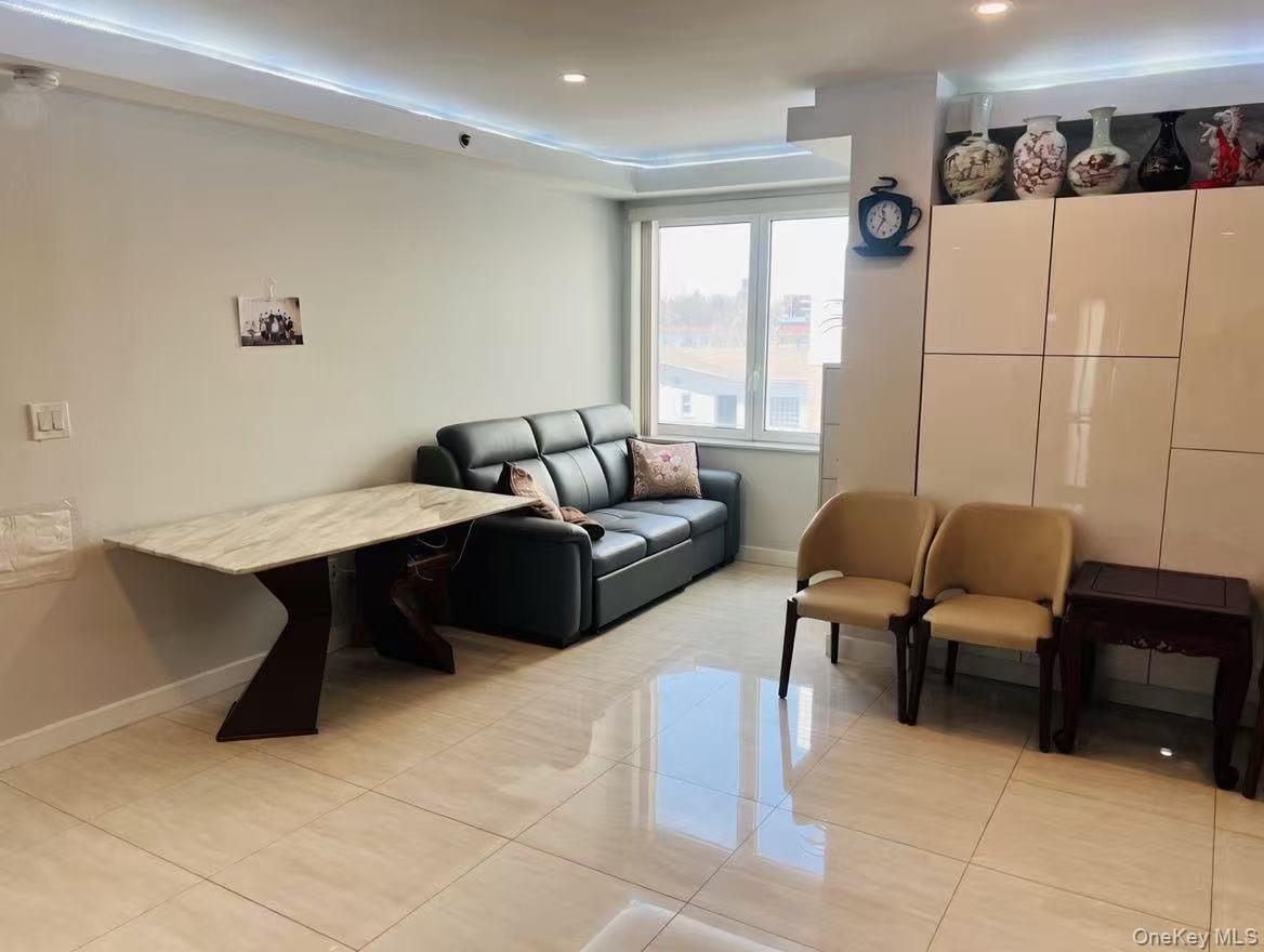 15816 79th Avenue 401N