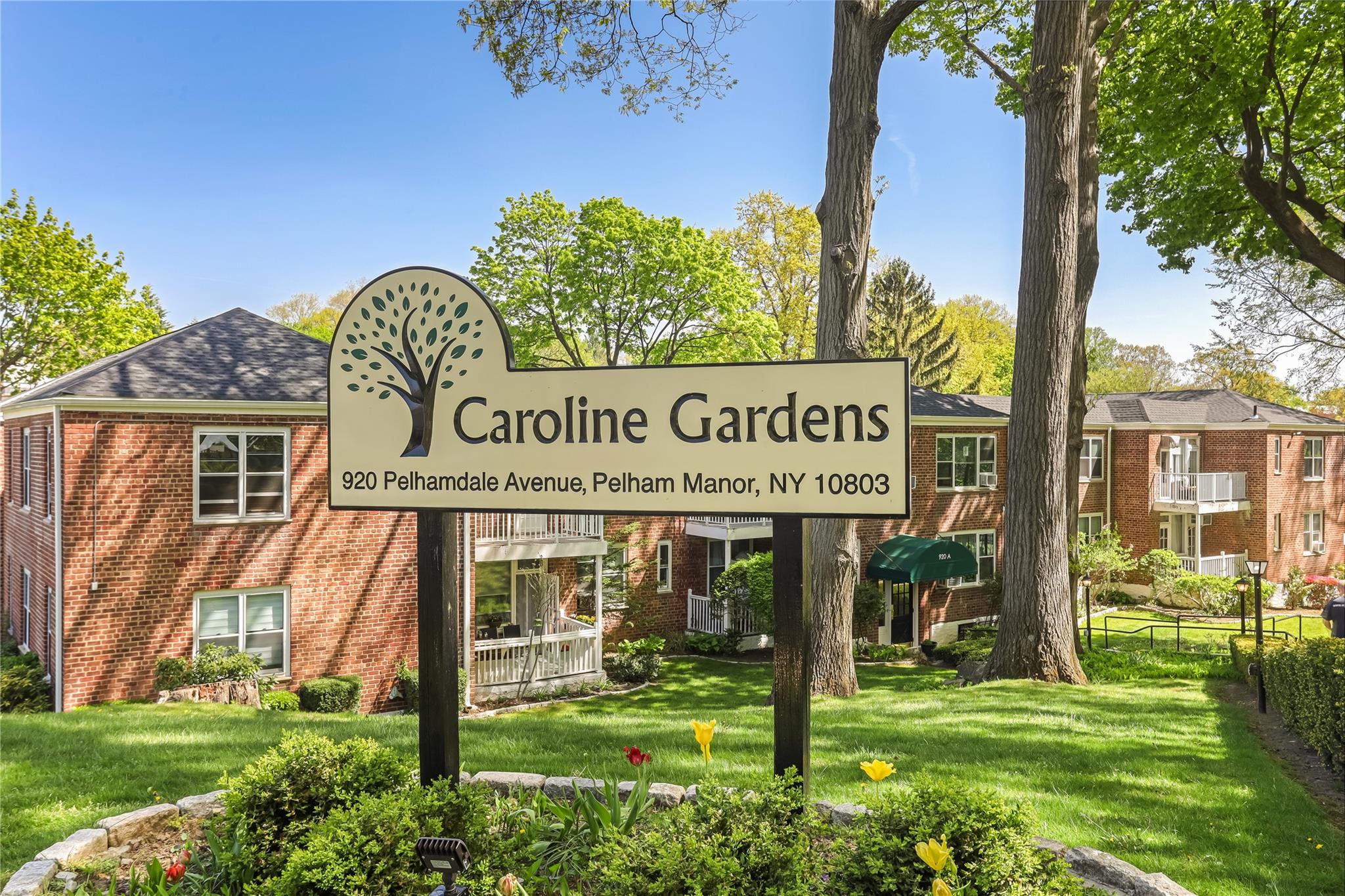 Pelhamdale Avenue C1g, Pelham, New York - 2 Bedrooms  
2 Bathrooms  
3 Rooms - 