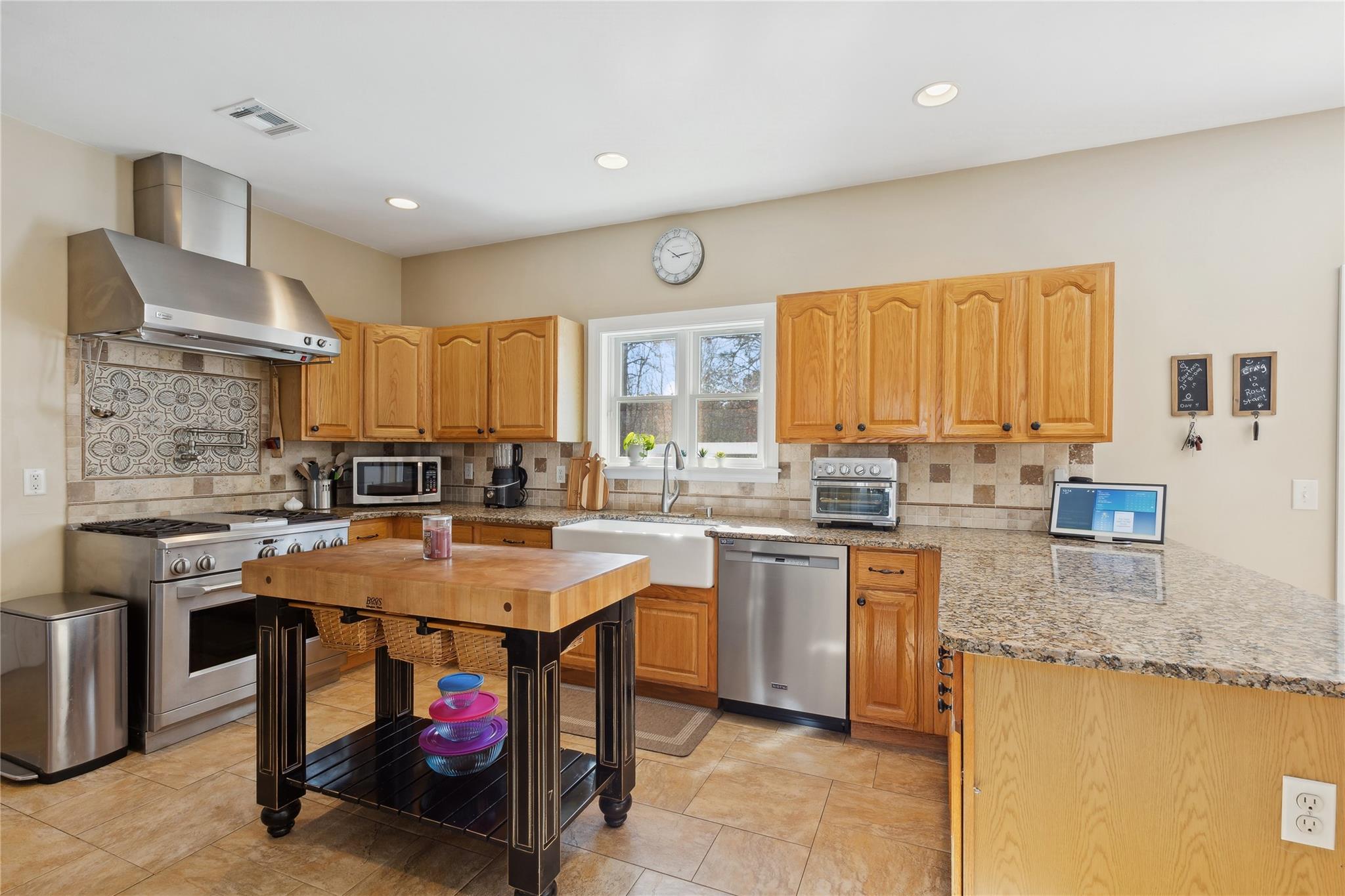 16 Embassy Road, Selden, New York image 10
