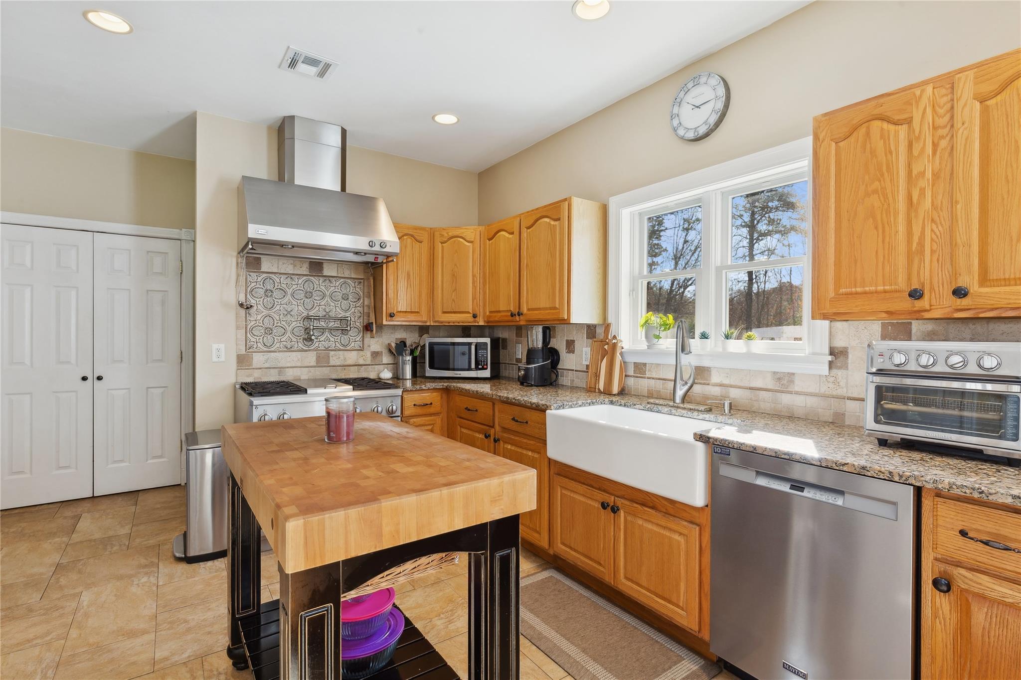 16 Embassy Road, Selden, New York image 11