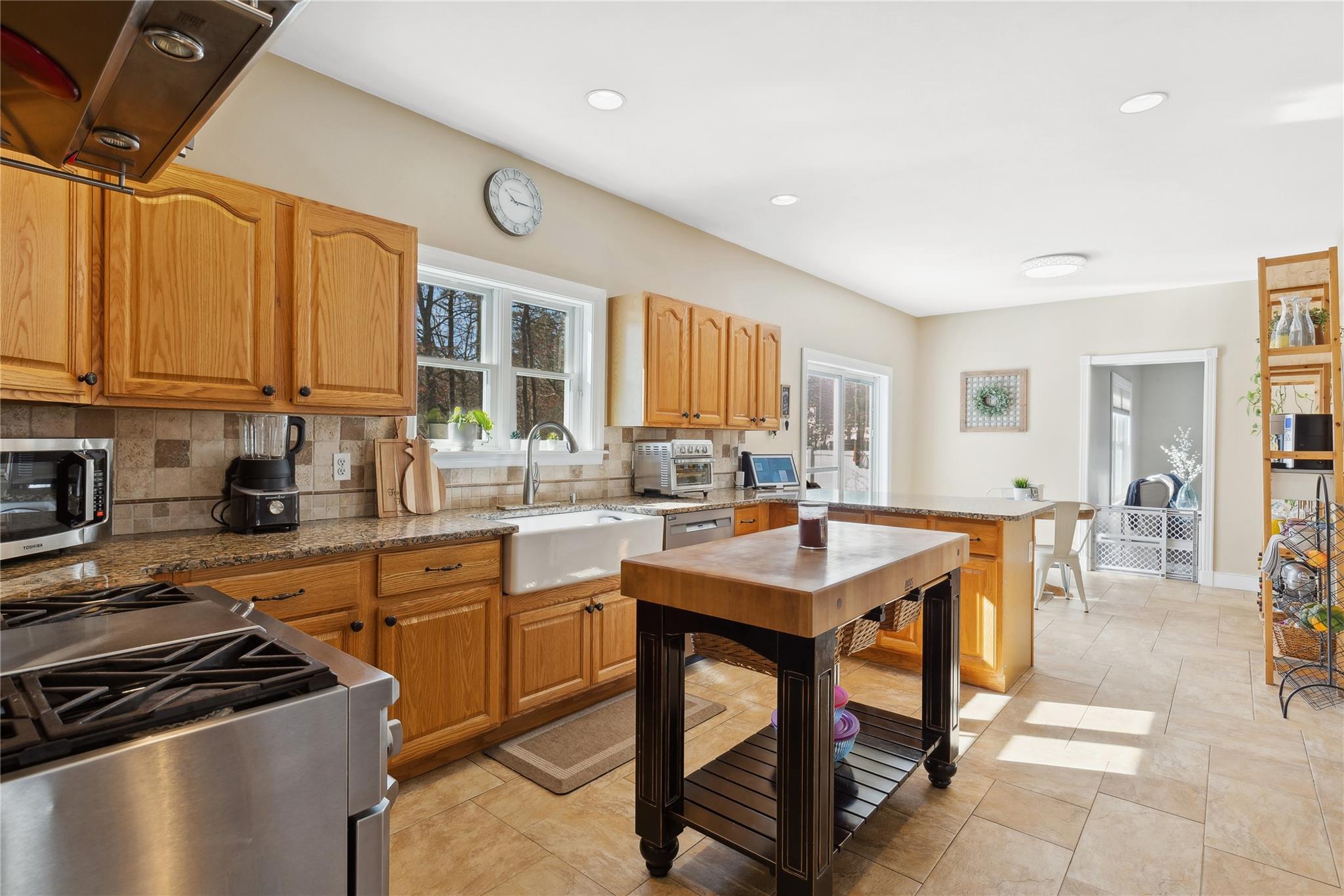 16 Embassy Road, Selden, New York image 12