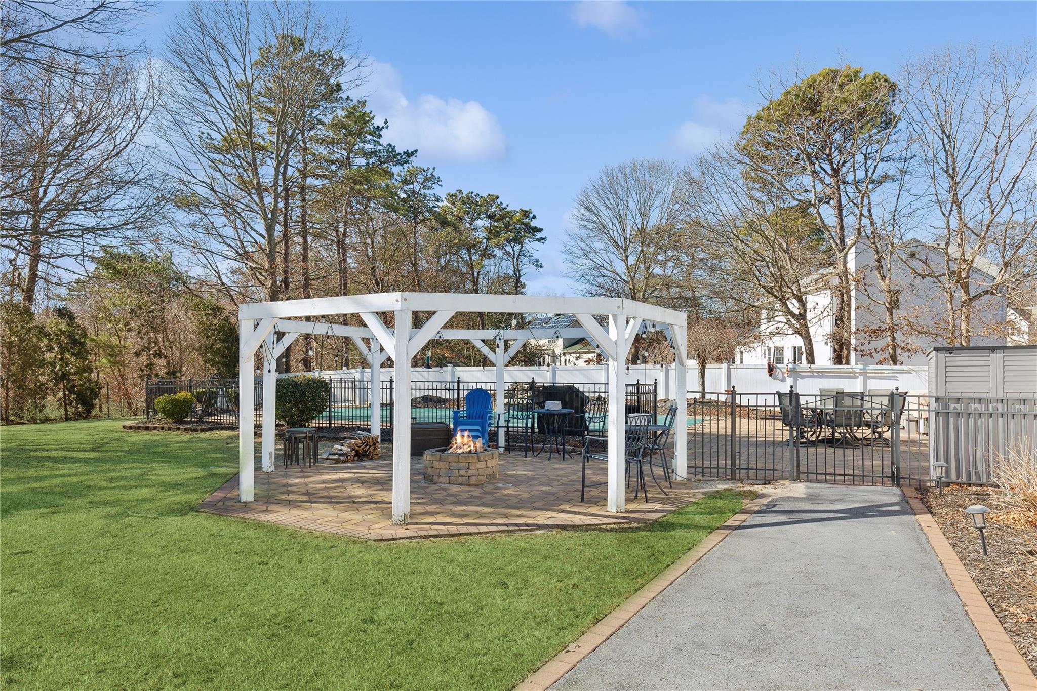 16 Embassy Road, Selden, New York image 41
