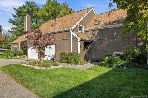Photo of 4 Hillside Place, Chappaqua, NY 10514 (MLS # 1060556)