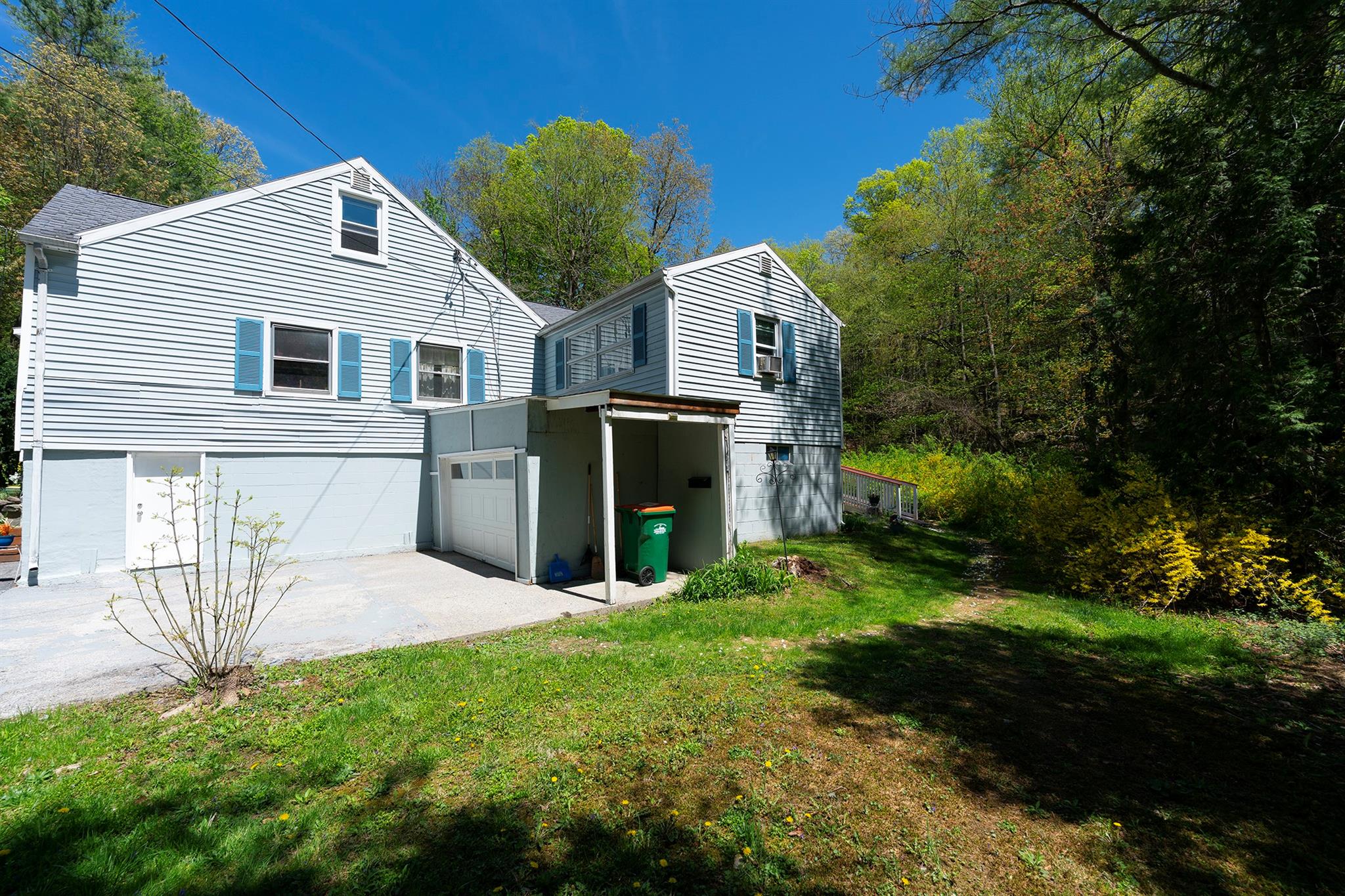 Van Dam Road, Hyde Park, New York - 1 Bedrooms  
1 Bathrooms  
3 Rooms - 
