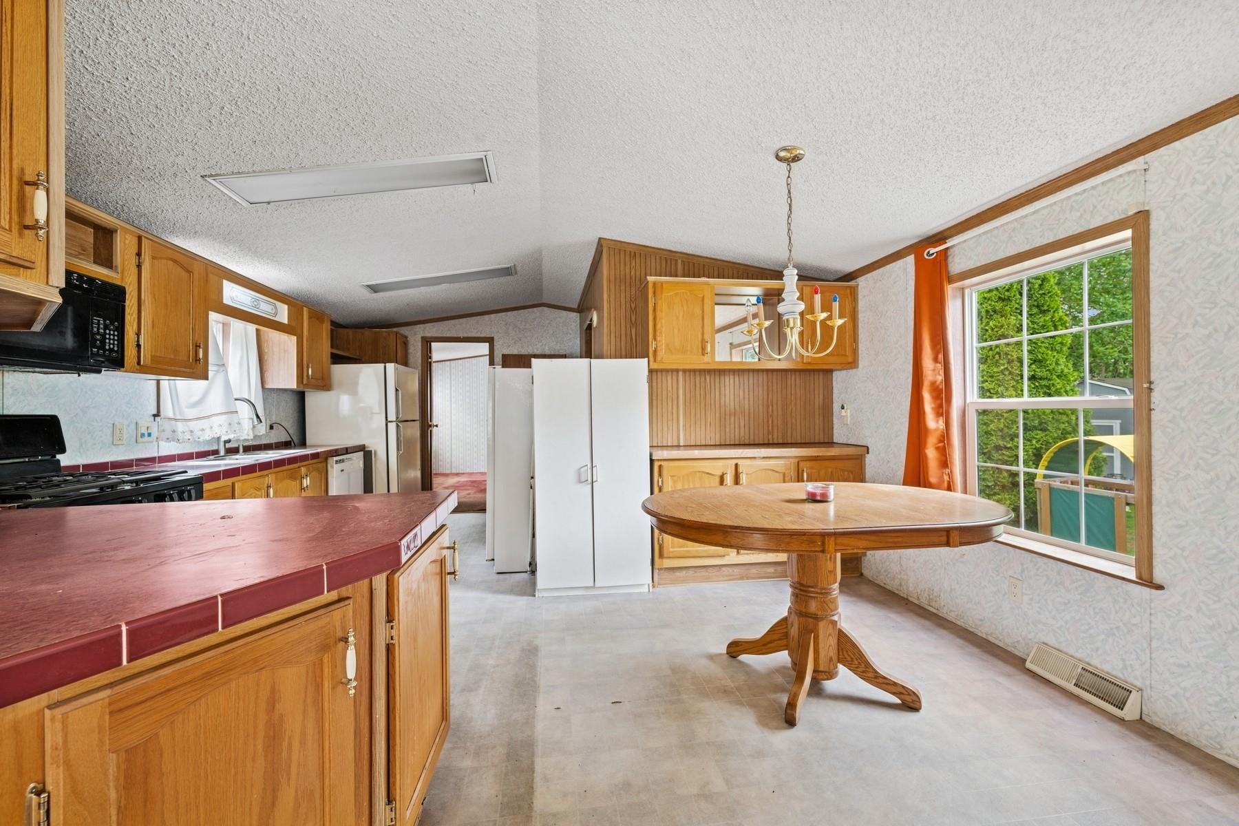 105 Oakview Highway 148