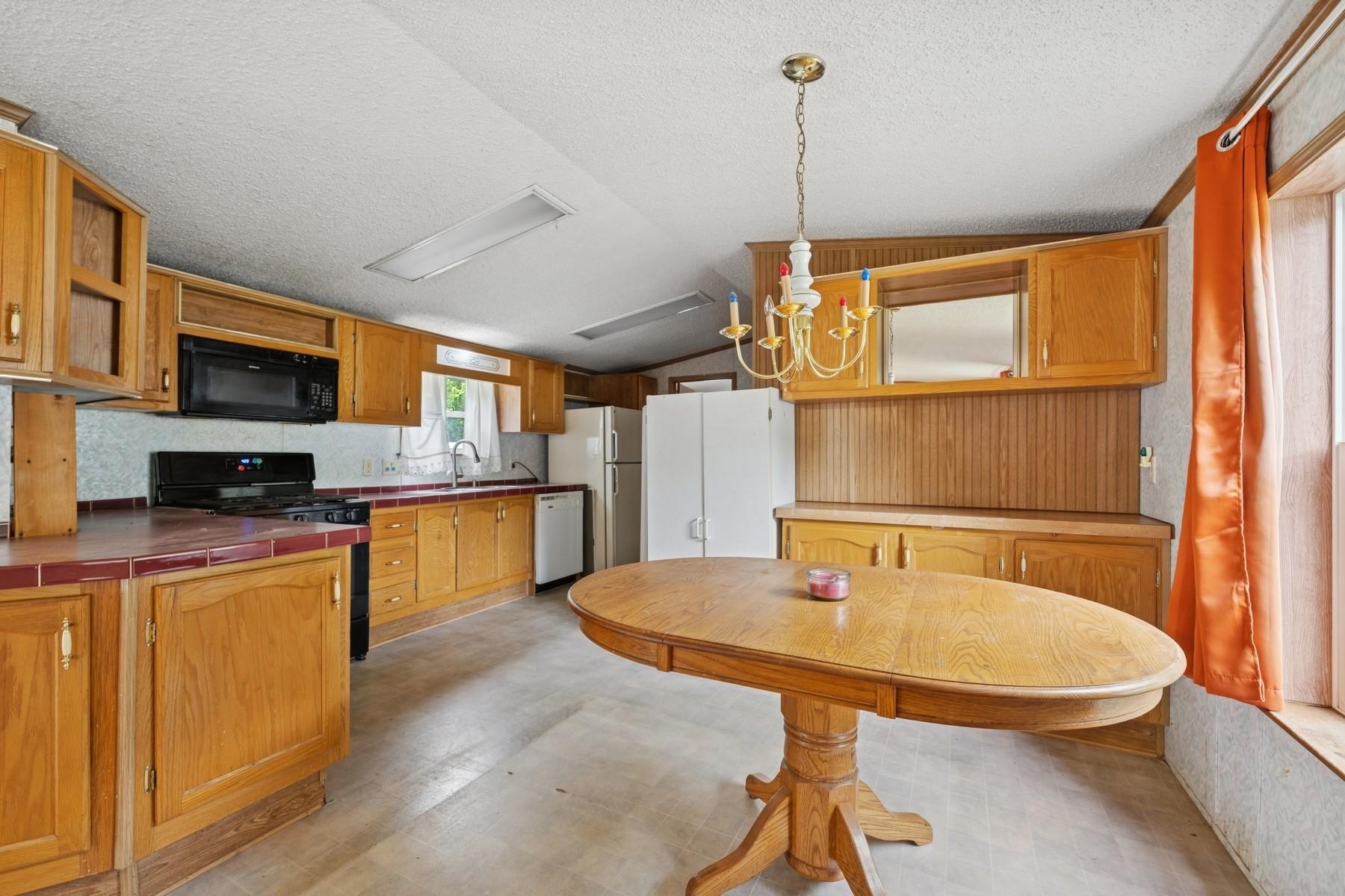 105 Oakview Highway 148