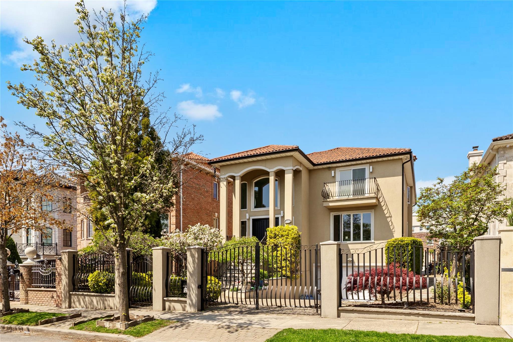 Property for Sale at South Drive, Malba, Queens, NY - Bedrooms: 4 
Bathrooms: 4 
Rooms: 11  - $2,388,000