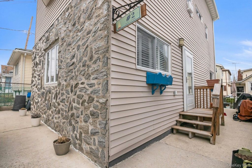 Photo of 2 Alden Park #2, Bronx, NY 10465 (MLS # 976867)