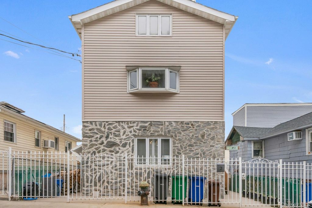 Photo of 2 Alden Park #2, Bronx, NY 10465 (MLS # 976867)