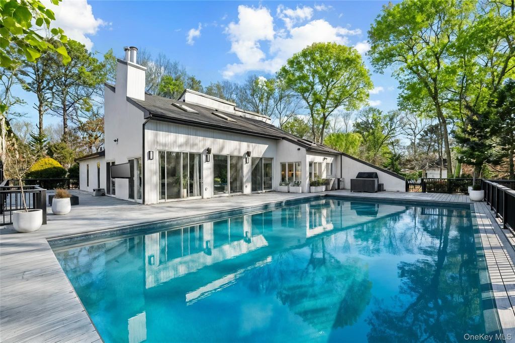 Photo of 7 Midhampton Court, Quogue, NY 11959 (MLS # 943661)