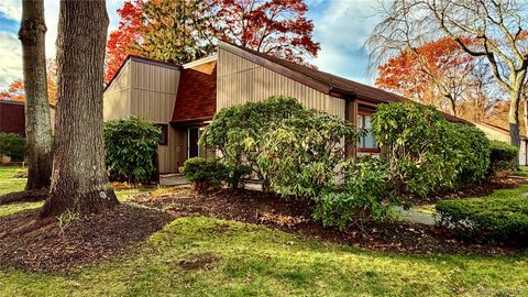 Photo of 82 Strathmore Gate Drive, Stony Brook, NY 11790 (MLS # 935062)