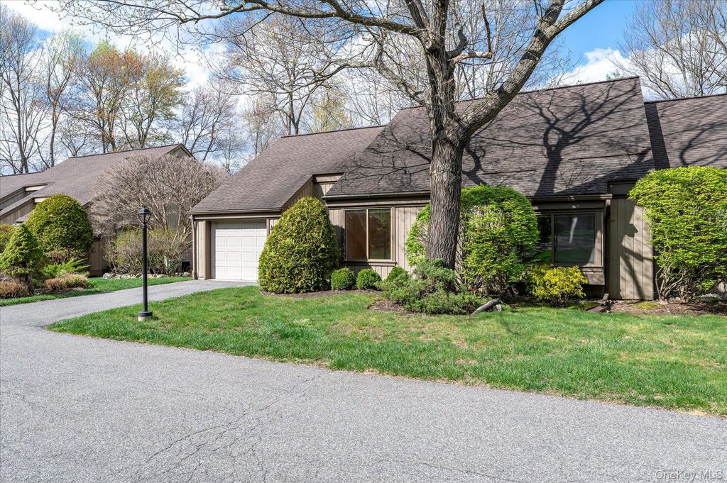 Photo of 371 Heritage Hills #A, Somers, NY 10589 (MLS # 988578)